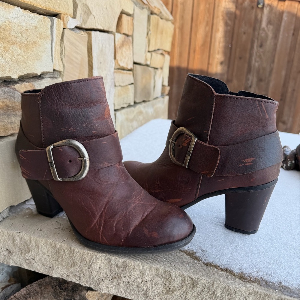 Born Cille Block Heel Ankle Booties in Distressed Brown Leather Sz-7.‎   M